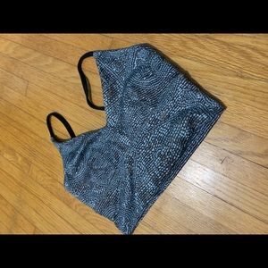 Lululemon 🍋 sports bra - Size 4 EUC